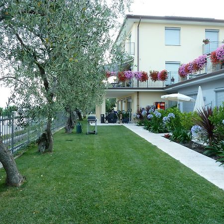 Villa Treccani Apartments Мальчезине Экстерьер фото