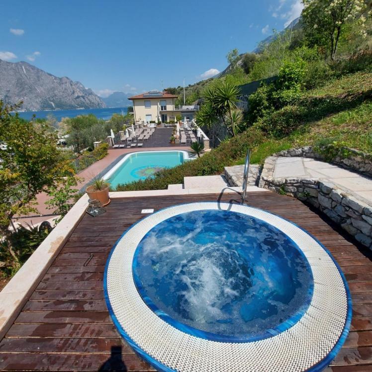 Villa Treccani Apartments Мальчезине Экстерьер фото